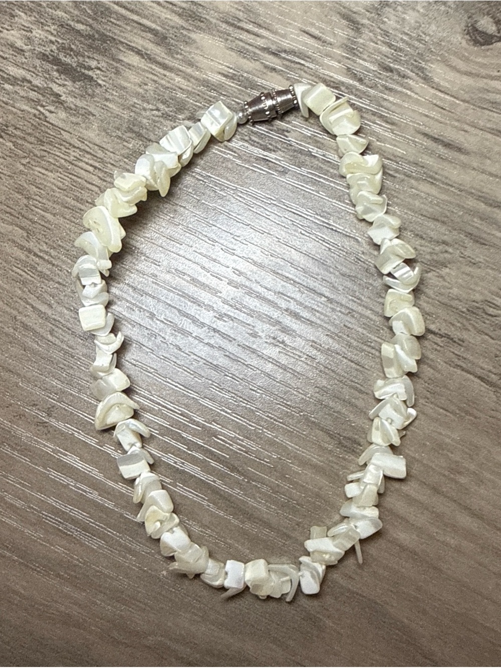 White Mother of Pearl Chips Bracelet